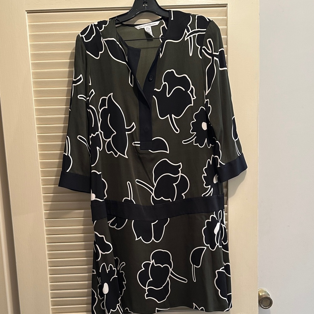 Diane vonFurstenberg Floral olive Green, Black and White Tunic Dress